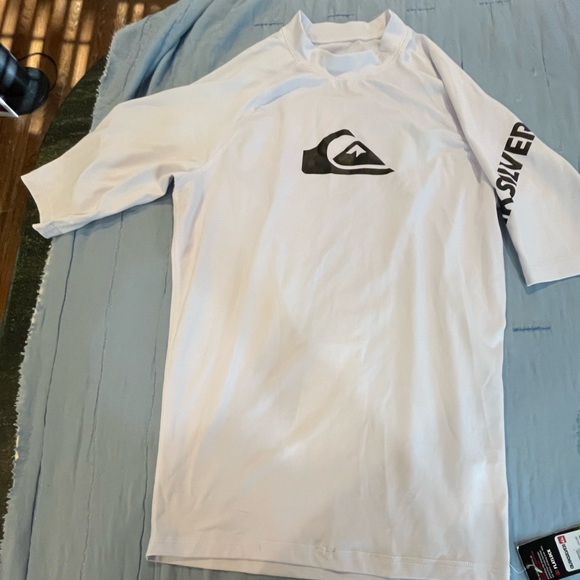 Quiksilver Boy’s White Rash Guard - Picture 1 of 4